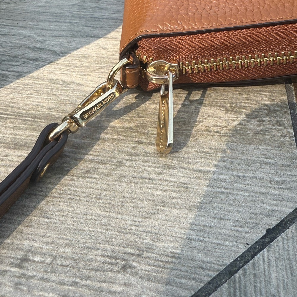 EUC Michael Kors Pebbled Leather Wristlet Wallet in Brown-Zero Call Outs! - Picture 7 of 8